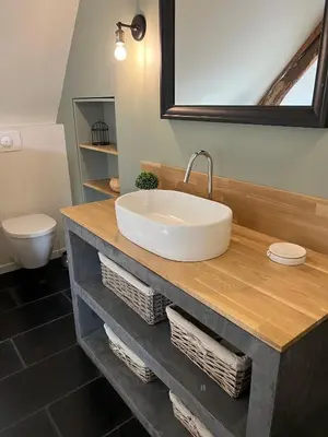 Salle de bains dans l'établissement Le Clos des écureuils