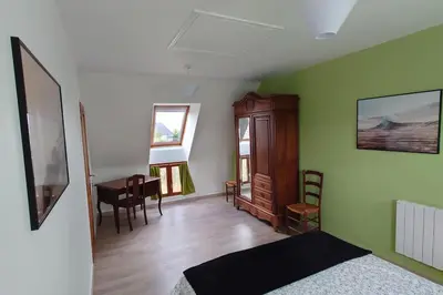 Télévision ou salle de divertissement dans l'établissement Gîte la Mer, à la campagne en Normandie, proche du Mont St Michel