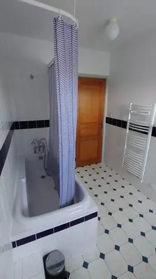 Salle de bains dans l'établissement Gîte la Mer, à la campagne en Normandie, proche du Mont St Michel