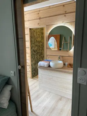 Salle de bains dans l'établissement Atipyk'ododo