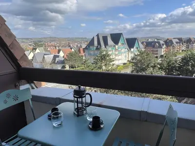 Balcon ou terrasse dans l'établissement Cabourg: Duplex Rénové 2P, Plage Directe, Fibre - FR-1-487-351