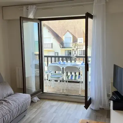 Appartement 2 pièces avec balcon et accès direct plage à Cabourg