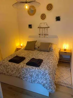 Un ou plusieurs lits dans un hébergement de l'établissement Escapade Normande avec son sauna privé