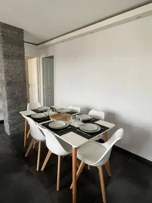 Coin salon dans l'établissement Wasat, Joli appt 3 chambres à Caen