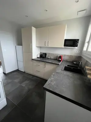 Cuisine ou kitchenette dans l'établissement Wasat, Joli appt 3 chambres à Caen