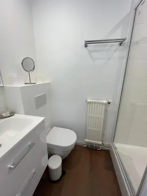 Salle de bains dans l'établissement Paon, Coquet appt avec parking à Caen