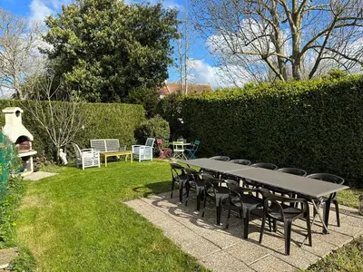 Jardin de l'établissement Deux logements voisins au calme Olivia et Victoria