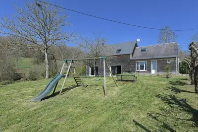 Aire de jeux pour enfants de l'établissement La Coquelière - Belle maison pour 5