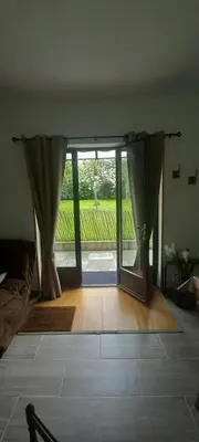 Coin salon dans l'établissement Le Gîte insolite Gonnedouillé