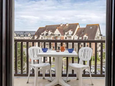 Balcon ou terrasse dans l'établissement Studio Cabourg Plage-20 by Interhome