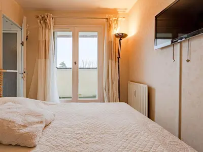 Un ou plusieurs lits dans un hébergement de l'établissement Apartment Bel Cabourg-7 by Interhome