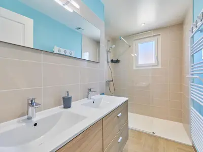 Salle de bains dans l'établissement Holiday Home Janomaine by Interhome