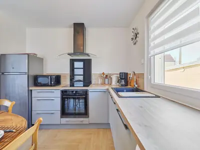Cuisine ou kitchenette dans l'établissement Holiday Home Janomaine by Interhome