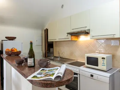 Cuisine ou kitchenette dans l'établissement Holiday Home Les Grands Près by Interhome