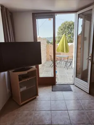Balcon ou terrasse dans l'établissement A deux pas de Cabourg ,avec une belle vue sur la campagne normande.A grangues