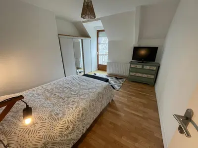 Télévision ou salle de divertissement dans l'établissement Les gîtes de Madline, Le gîte du prieuré