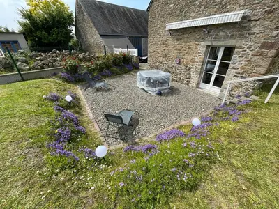Jardin de l'établissement Les gîtes de Madline, Le gîte du prieuré