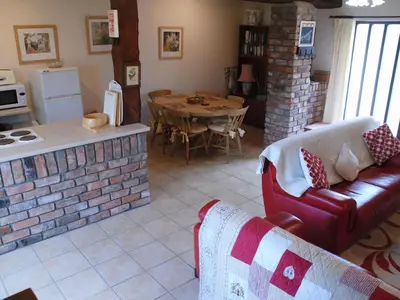 Cuisine ou kitchenette dans l'établissement Tranquil Cottage in Normandy