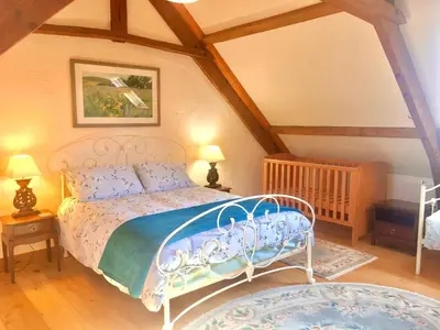Un ou plusieurs lits dans un hébergement de l'établissement Golden Light Cottage Escape