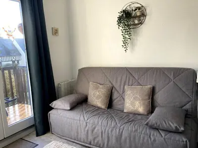 Coin salon dans l'établissement Cabourg, appartement T2 accès direct mer