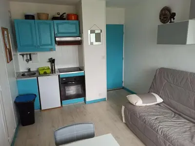 Cuisine ou kitchenette dans l'établissement Cabourg: Petit F2 proche hippodrome.